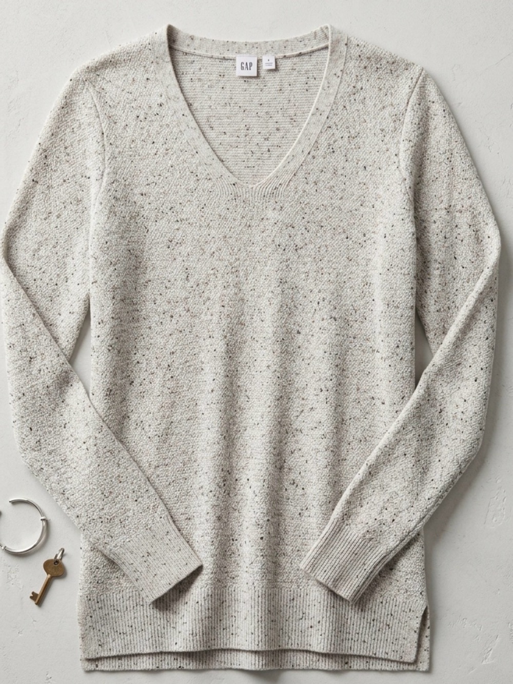 GAP Women's Speckled Cream V-Neck Sweater
